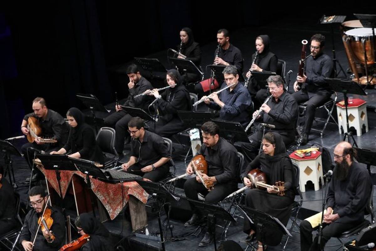 عبدالحسین مختاباد با ارکستر موسیقی ملی ایران خواند