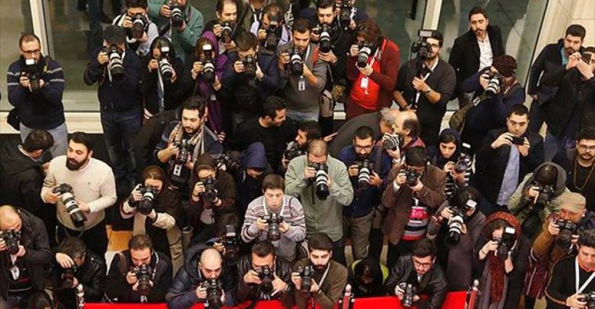 حاشیه‌نگاری/ از تاخیر‌های طولانی تا غرفه‌های خالی و روز کم‌ستاره جشنواره فجر
