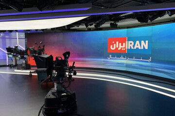 مقایسه پرچم ملی با پوشک بچه در شبکه اینترنشنال/ این فرد روان پریش است؟
