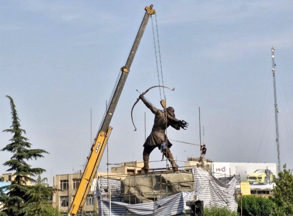 می‌گفتند مجسمه آرش تحریک‌کننده است!