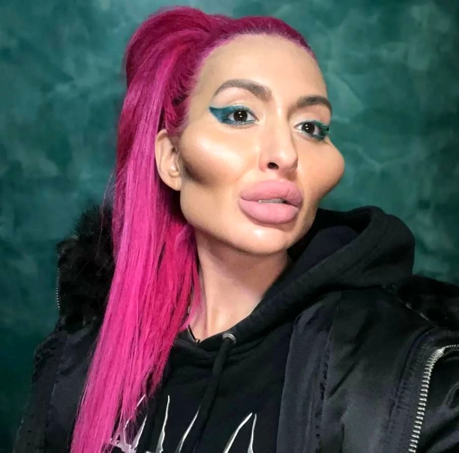 جنون دیده شدن/زنی با بزرگترین گونه‌های جهان 