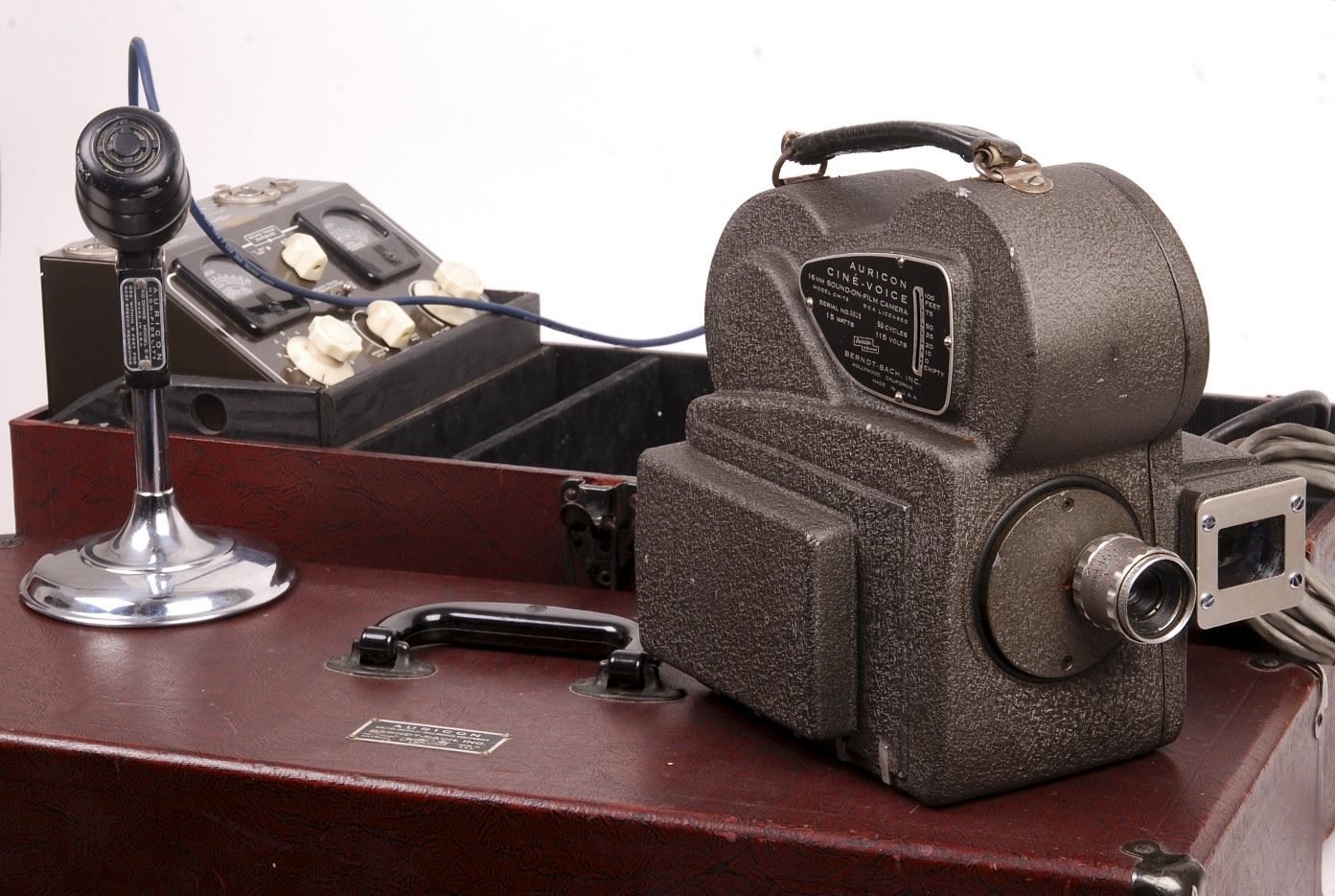 دوربینی که اولین فیلم سینمایی رنگی ایران با آن ساخته شد/عکس
