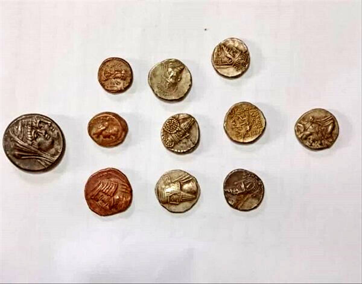 کشف ۱۱ سکه تاریخی در شهرستان خرمآباد