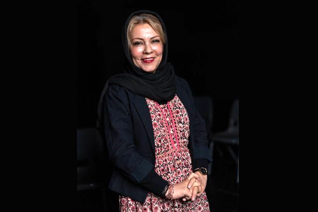 تبلیغات تئاتر مانند فیلم عروسی شده است!
