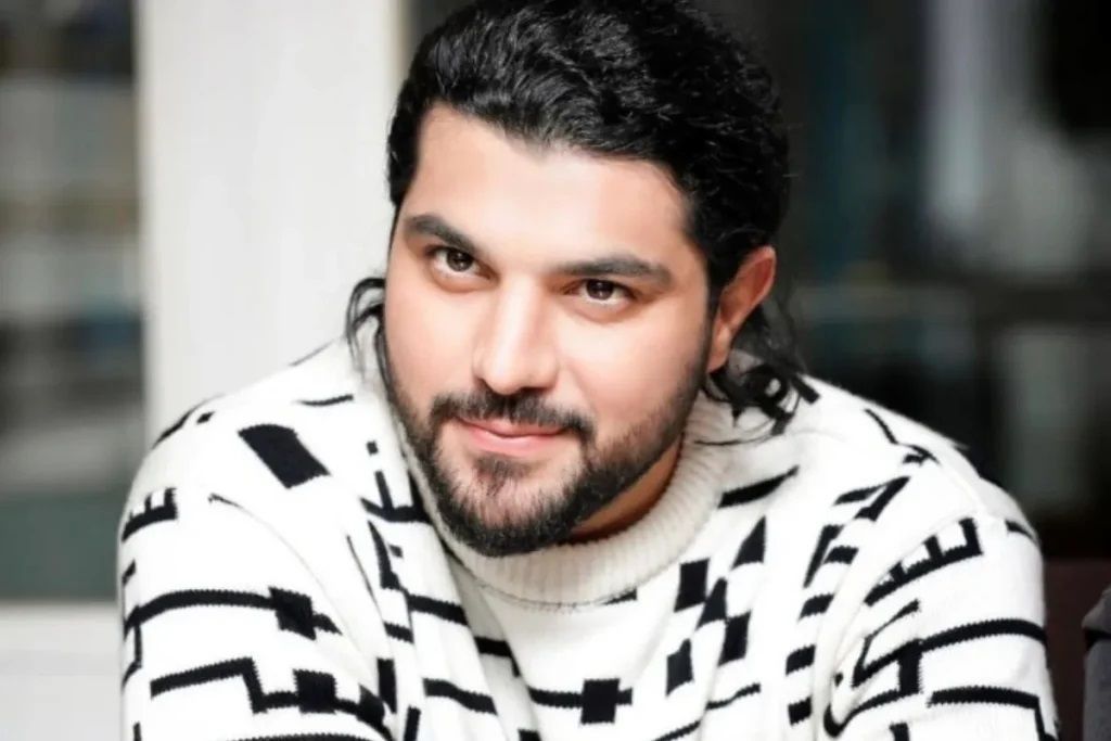 بیوگرافی سینا مهراد؛ از شروع بازیگری از ۴ سالگی تا ماجرای تغییر نام خانوادگی
