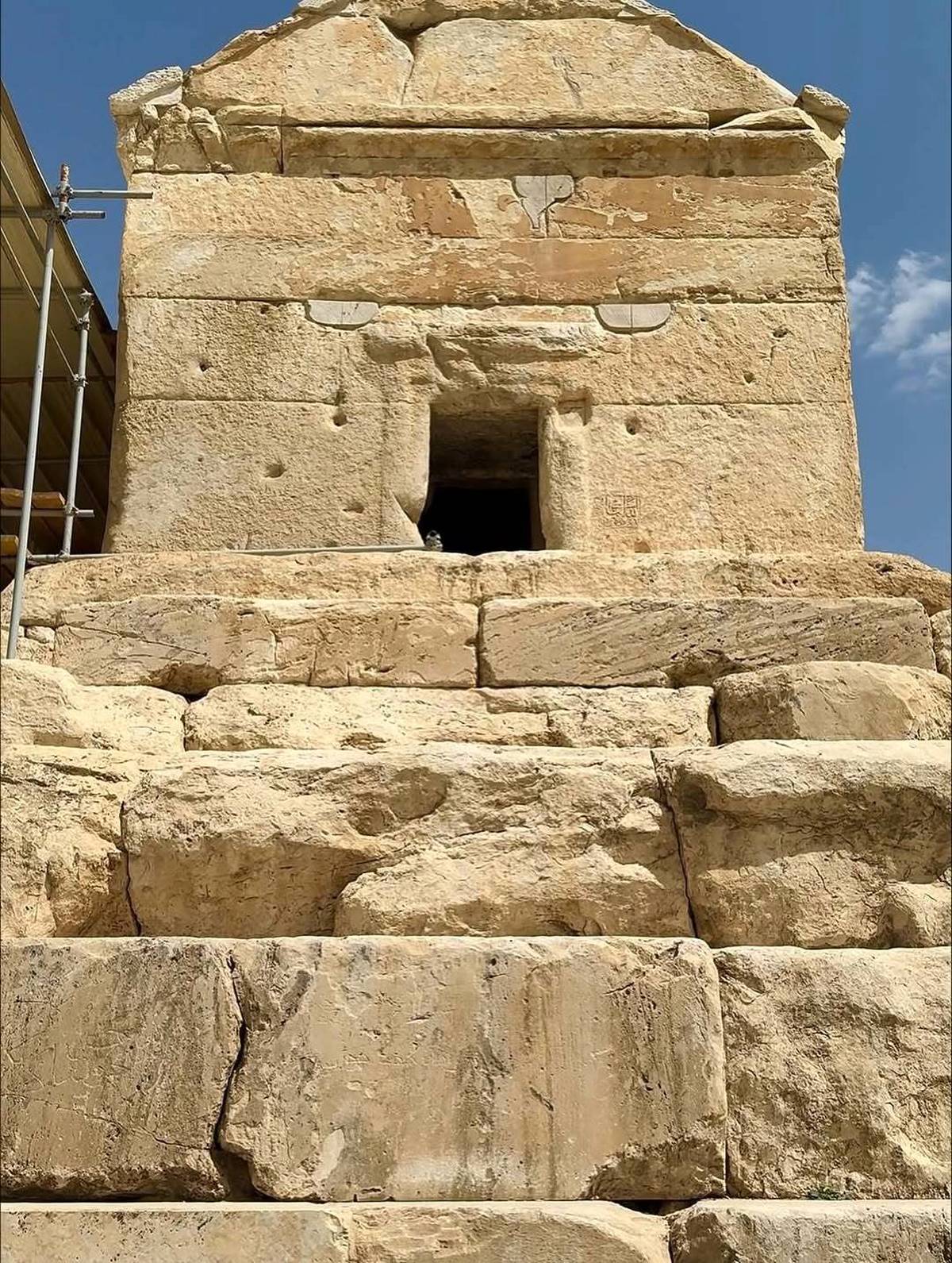 تصاویر دیده نشده از درون آرامگاه کوروش