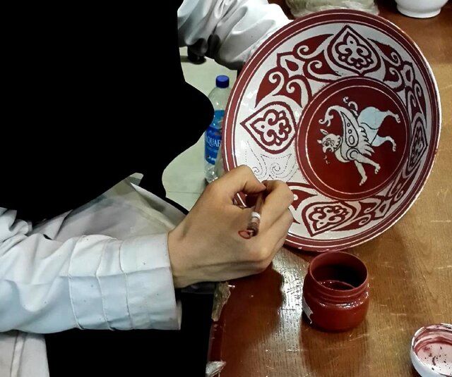 تلاش برای ثبت جهانی لعاب ایرانی زرین‌فام