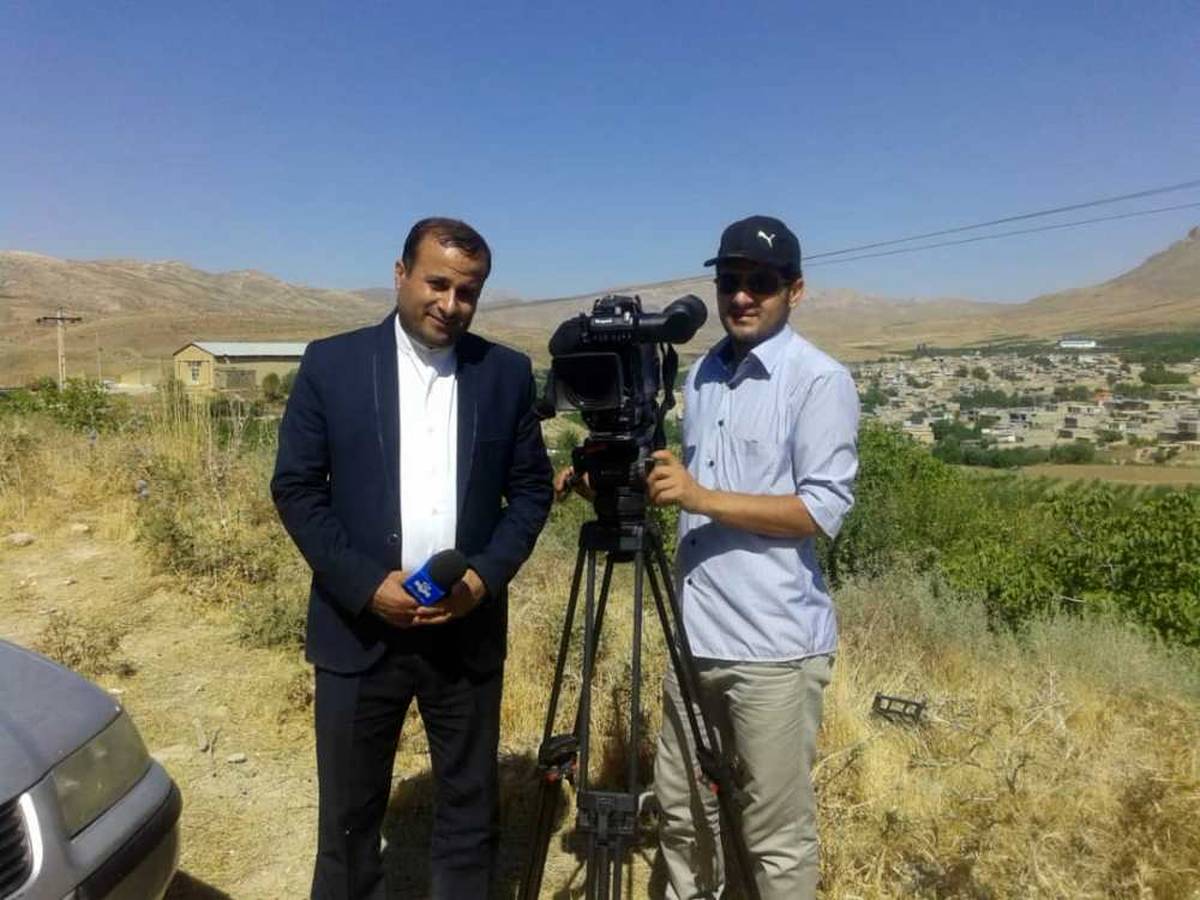 عکس| خبرنگاری که در کار قاچاق است!