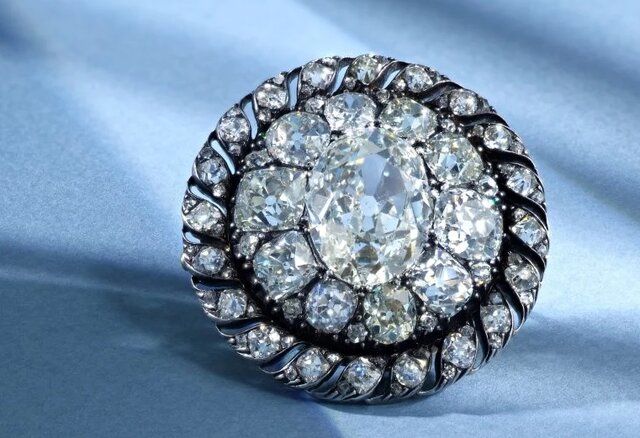 سنجاق سینه ناپلئون حراج می‌شود