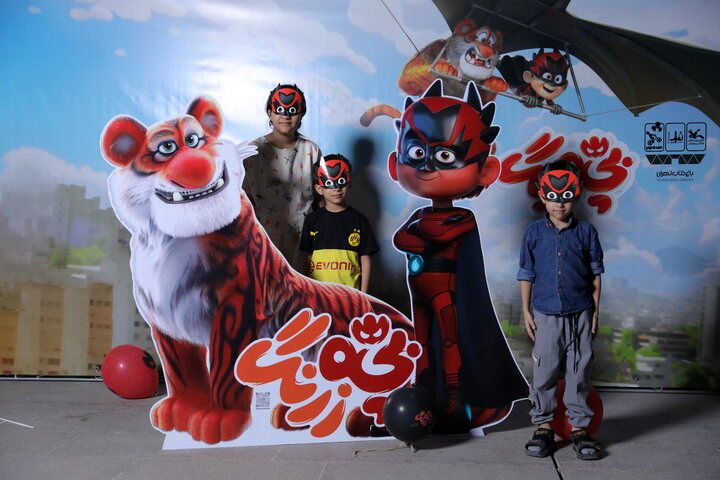 ادامه اکران آنلاین «بچه زرنگ»؛ تصاویر تماشای خانوادگی را ارسال کنید