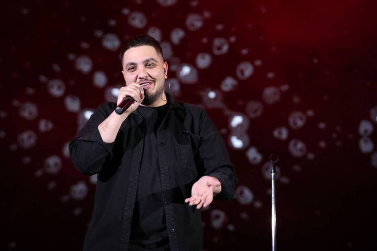 آرون افشار برای «ایران» خواند