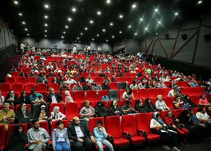 اکران یک فیلم آمریکایی در سینماهای ایران
