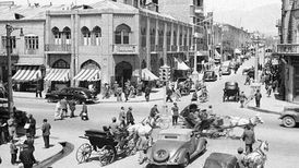 عکس جالبی از کودکان اشراف‌زاده قاجاری کنار سگ‌هایشان!
