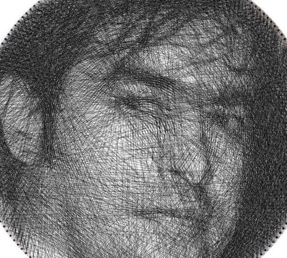 خلاقیت منحصربفرد هنرمند خوش‌ذوق در طراحی چهره بازیگران با نخ