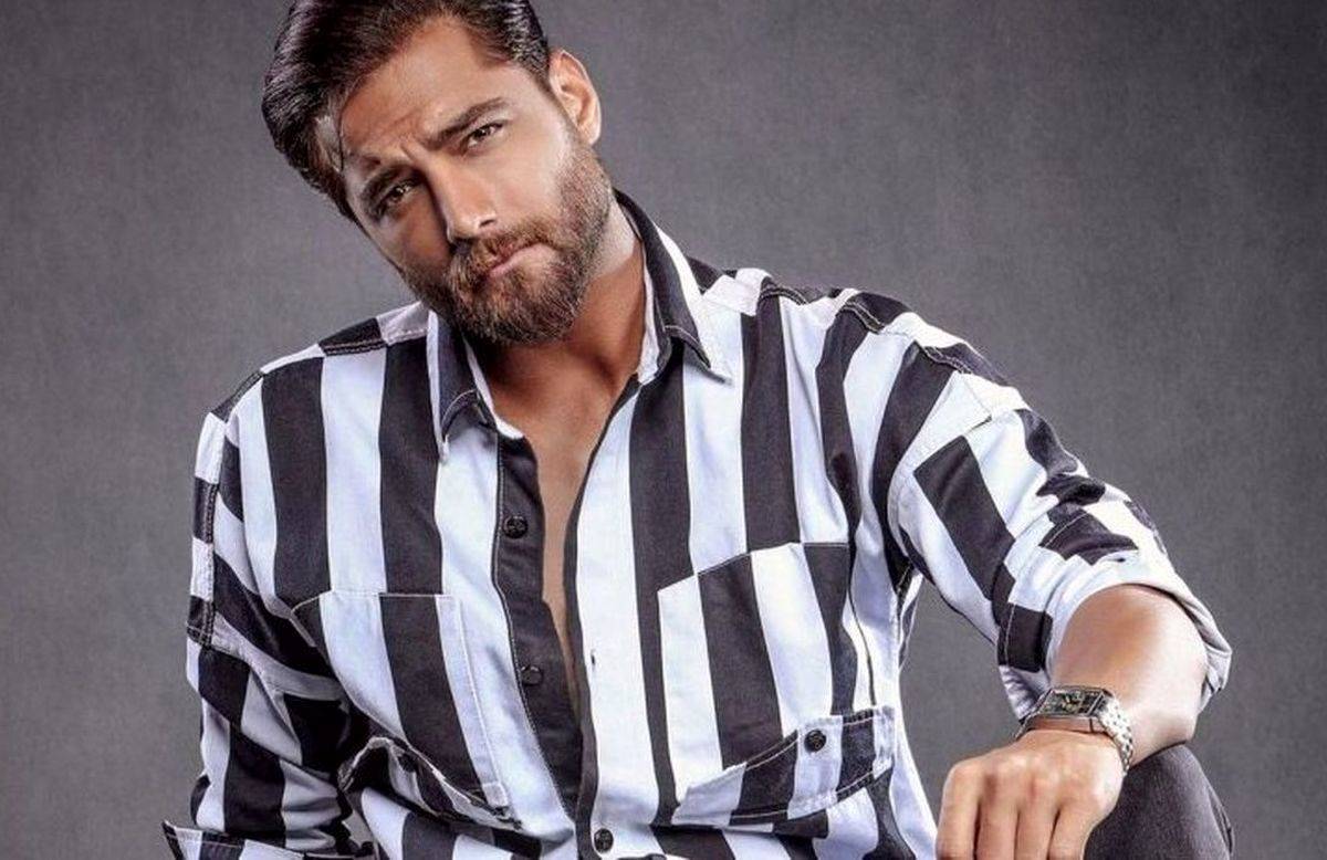 استایل عجیب امیر مقاره در کنسرتش با موهای بافت 