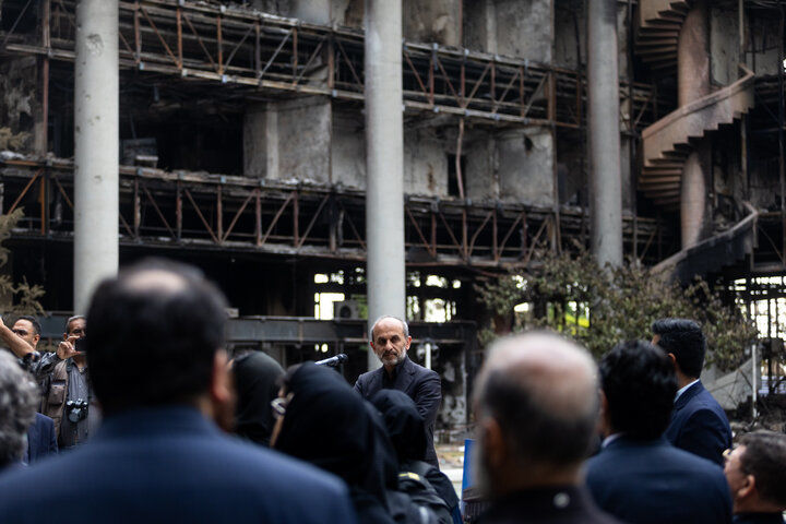 ۱۱ موشک به ساختمان شیشه‌ای اصابت کرد؛ بازسازی یک سال زمان می‌برد
