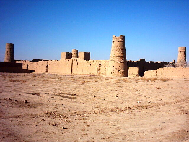 آغاز مرمت عمارت برج یزدان‌آباد شهرستان زرند 