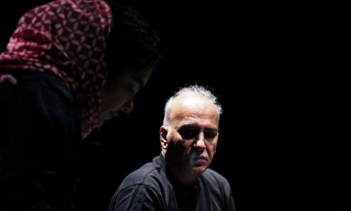 این طبیعی است که در سایت‌های فروش بلیت تئاتر ، بنویسند از آوردن چیپس و پفک خودداری کنید؟
