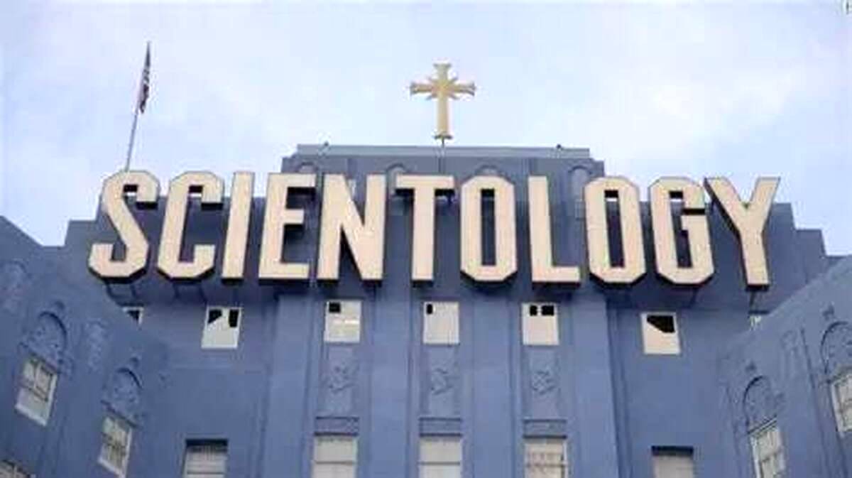 تام کروز در گردهمایی فرقه مشهور در انگلستان دیده شد/ حرف حساب این فرقه چیست؟