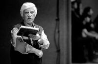 یک درخواست از مژه شمسایی: مانند عالیجناب بهرام بیضایی بزرگ رفتار و پیکر او را در ایران خاک کنید